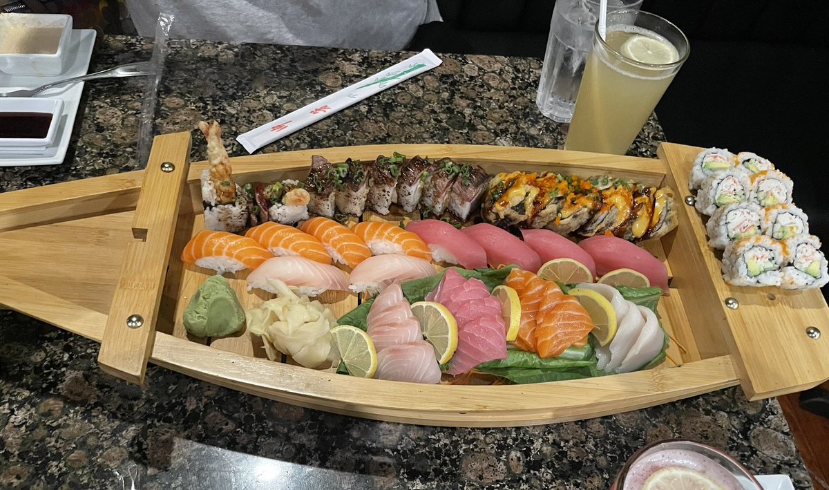 thatsbobbyghost's tweet photo. Sushi boat 🙏🏻 https://t.co/PEZCYtPwsR