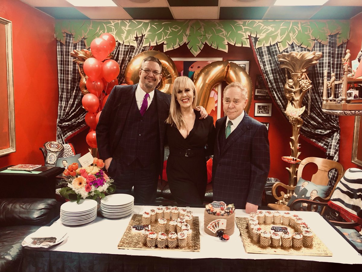 Caesars treated us to cake and cupcakes to celebrate our 30th anniversary in Vegas. That’s gorgeous Georgie Bernasek who’s been with us since that first appearance at Ballys. (Neither of these resorts likes apostrophes).