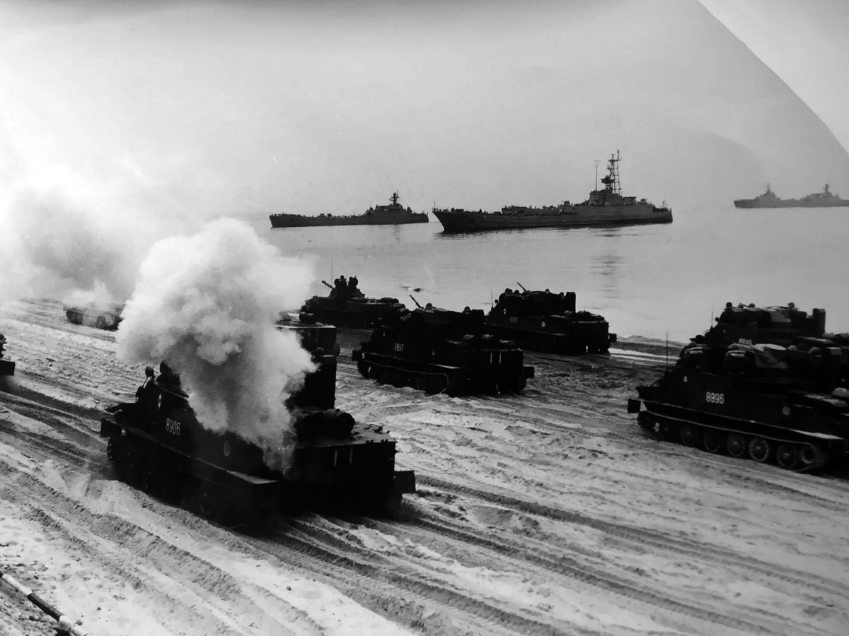 YPasholok's tweet photo. PT-76 &amp; BTR-50, military exercise, landing ships on the background.
#pt76
#btr50
#sovietarmy https://t.co/f3fuJ4hRhe