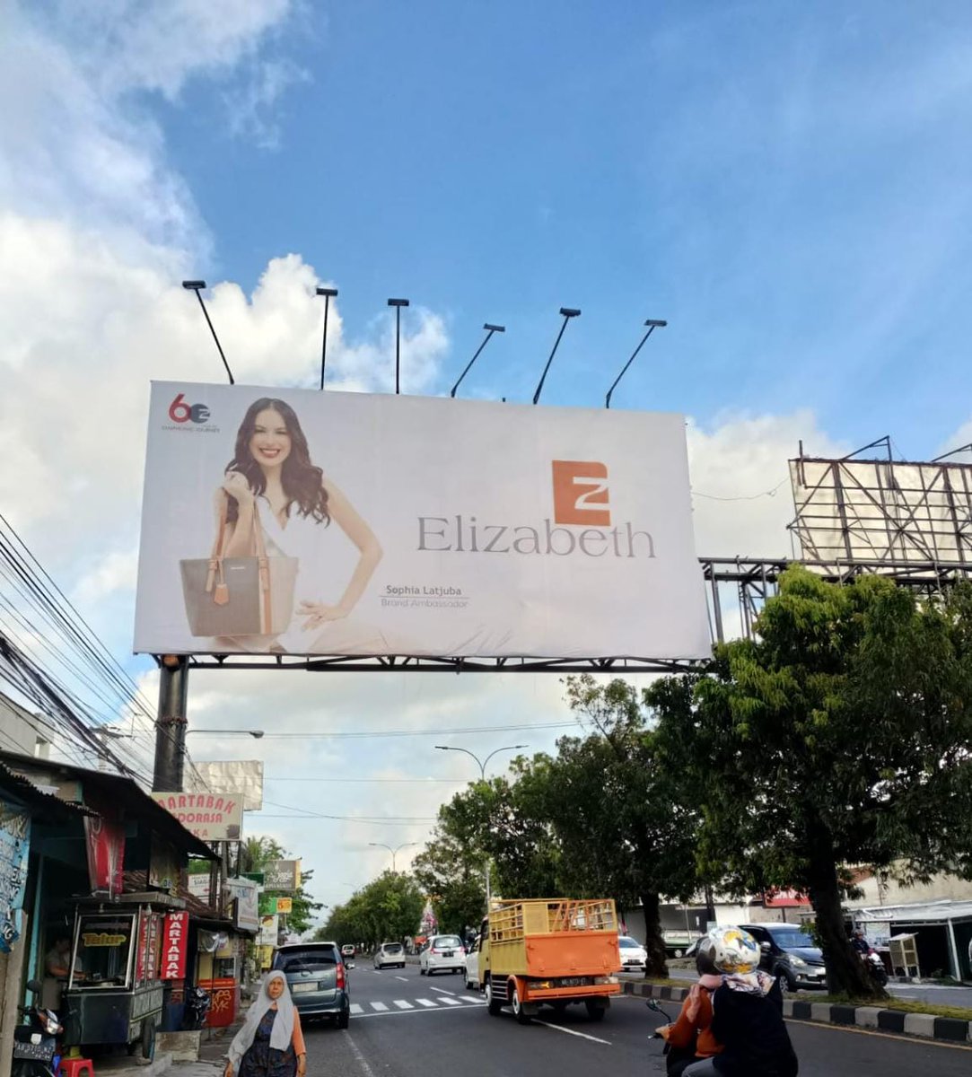 linas030's tweet photo. Definisi sama sama sudah lama berkarya dan tetap exist. Cocok banget #TasElizabethxSophiaLatjuba https://t.co/s26Mdc5yJc