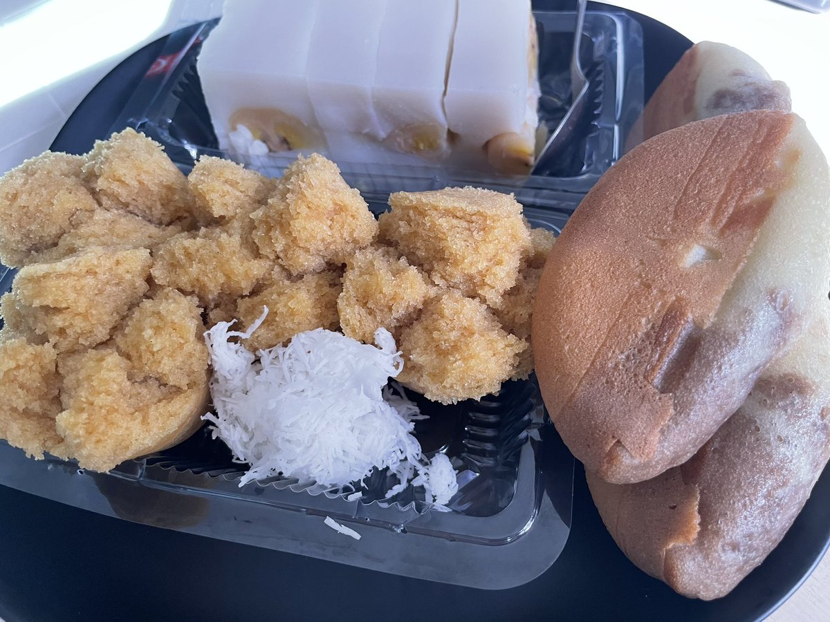 “Wadai-forensik”
Perkembangan pengetahuan memungkinkan kejiwaan seorang pelaku kejahatan ditelusuri. Nah, barangkali untuk menelusuri relasi jiwa saya dengan WADAI Banjar perlu dilakukan tes “Wadai-Forensik”, karena saya tak bisa move-on dari wadai 😆😆