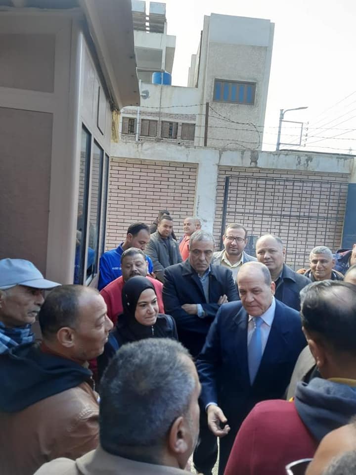 ndedco's tweet photo. كما استمع سيادته للعديد من اراء الساده العاملين بالهندسه واكد سيادته على ضرورة التعامل الفوري مع أي معوقات بهدف رفع نسب الأداء و تحقيق مستهدفات الشركة وعلى رأسها خفض نسبة الفقد في الطاقة متمنيا للجميع دوام التوفيق . https://t.co/4VQxcWS9uI