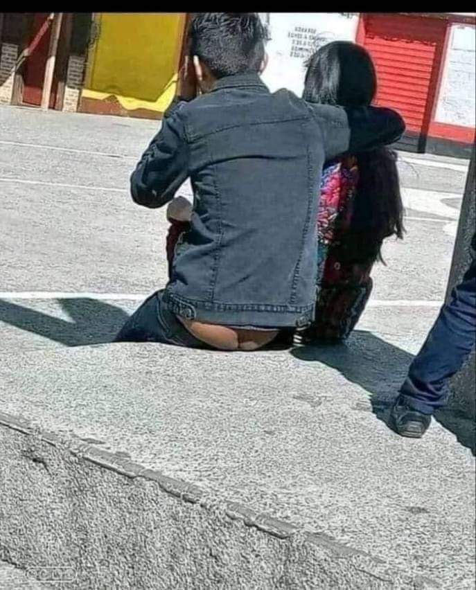 खुद के पास चाहे कच्छा ना हो पर बाबू को डेट पर ले जाना जरूरी है😜😄🤣
ऐसे लोगों की वजह से ही आज मोहब्बत जिंदा है🤭