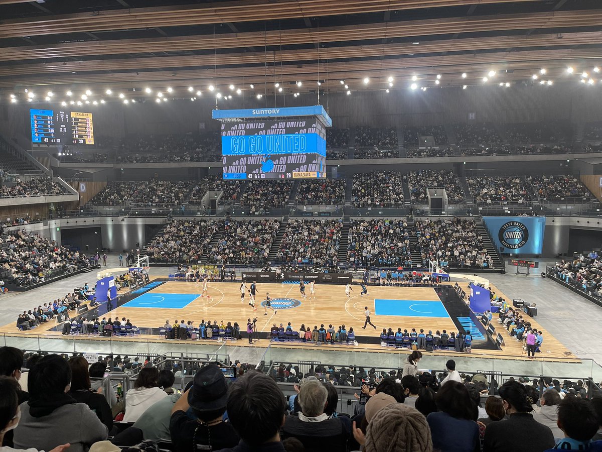 始めてバスケの試合観に行きました。先週スラダン映画観たので余計に熱かったです。次はコートの近くで観たい。東選手かっこよかったなあ。

以前お手伝いしたビジョンマップがちらっとビジョンに映ってびびりました。

先生、バスケがしたいです。下手っぴな大人が気軽に遊べるコート欲しいな

#tubc