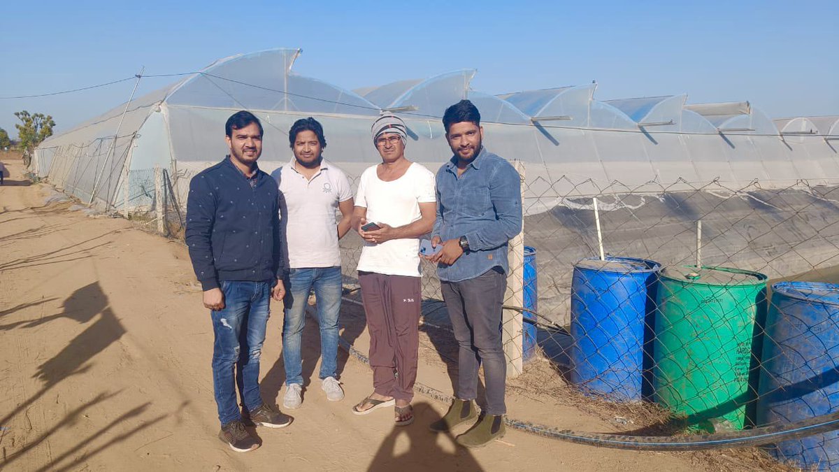 MeAnkurBhumihar's tweet photo. राजस्थान के जयपुर ज़िले के गुड़ा कुमावत गाँव के मशहूर पॉली एग्रीकल्चरिस्ट खेमाराम चौधरी की के घर गया, खेमाराम चौधरी जी राजस्थान के पहले किसान थे जिन्होंने इजरायल के इस माडल की शुरुआत की थी। 
चौधरी जी का उद्देश यही है की कृषि इतना फलदायक को की किसान का लड़का किसान बने बिना शर्म के https://t.co/BSIeVFSCUt
