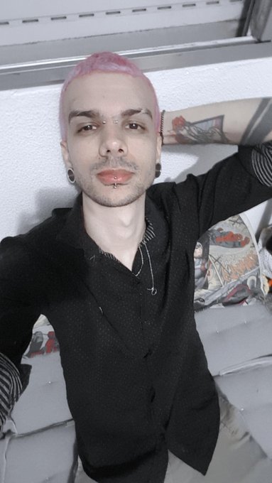 Virou perfil de tudo quanto &eacute; rede social, decidi postar aq tbm https://t.co/Ab3YMdSO9y<a href="/tag/novafotodoperfil"class="tags"><span>#novafotodoperfil</span></a>