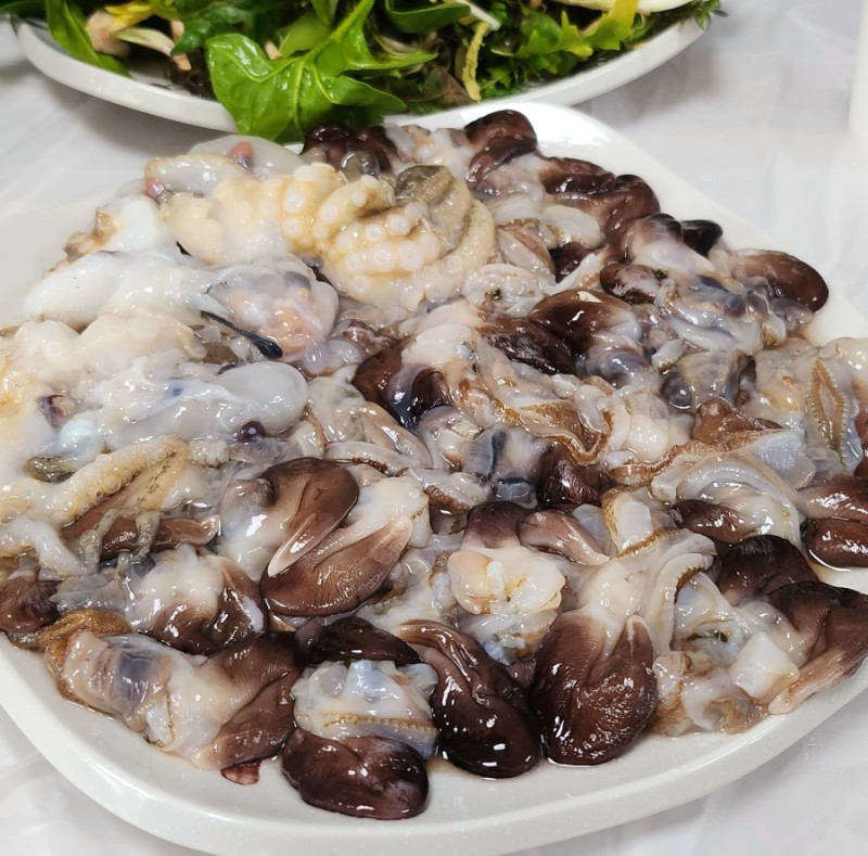 새부리처럼 생겼다해서 새조개
조개중에 최고의 별미 새조개요리
맛집은 단연 사랑도맛집

m.blog.naver.com/ds4cdl/2229812…