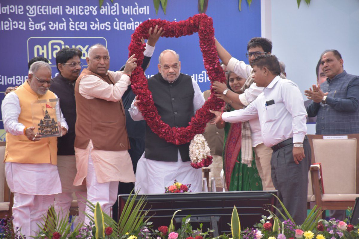 AlpeshThakor_'s tweet image. ગાંધીનગર જિલ્લાના મોટી આદરજ ખાતે માનનીય કેન્દ્રીય ગૃહ અને સહકાર મંત્રી શ્રી @AmitShah જી ના શુભહસ્તે વિવિધ વિકાસકાર્યોનું લોકાર્પણ અને ભૂમિપૂજન થયું. આ પ્રસંગે કેબિનેટ મંત્રી શ્રી @Rushikeshmla સહિત ધારાસભ્યશ્રીઓ, હોદ્દેદારો અને આગેવાનો જોડાયાં.