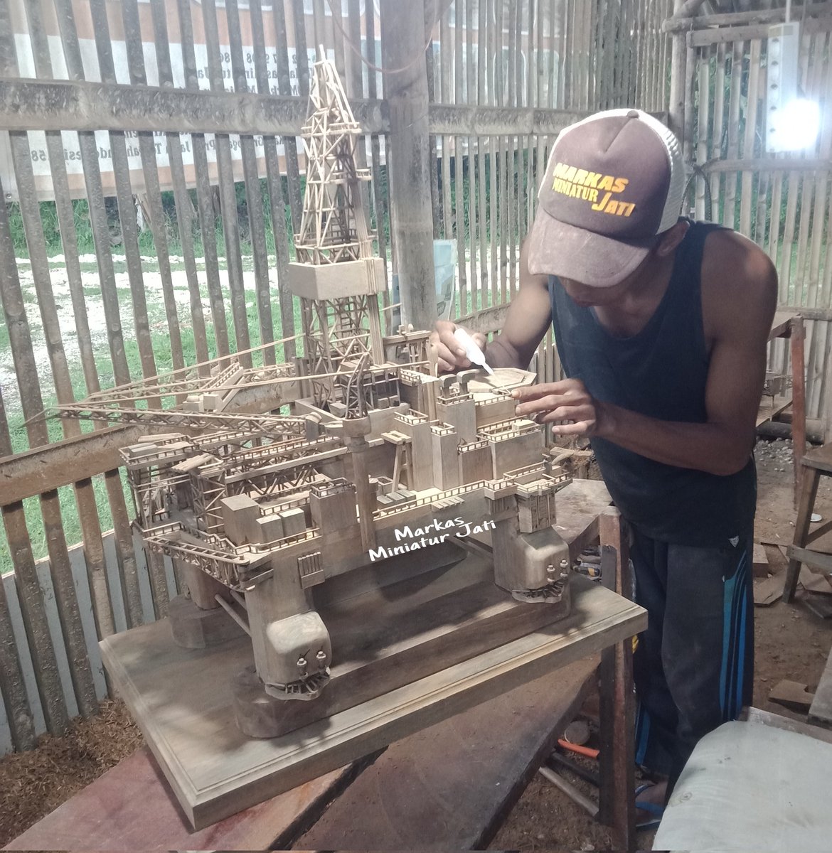 Alhamdhulillah
Offshore Rig Ocean Valor Replica, Back Finish and sent in Safe condition at Dubai Company-United Arab Emirates.
MARKAS MINIATUR JATI, Grobogan, Central Java-Indonesia. International Shipping. International Teak Replica Artists. Replica Artist from Village to World