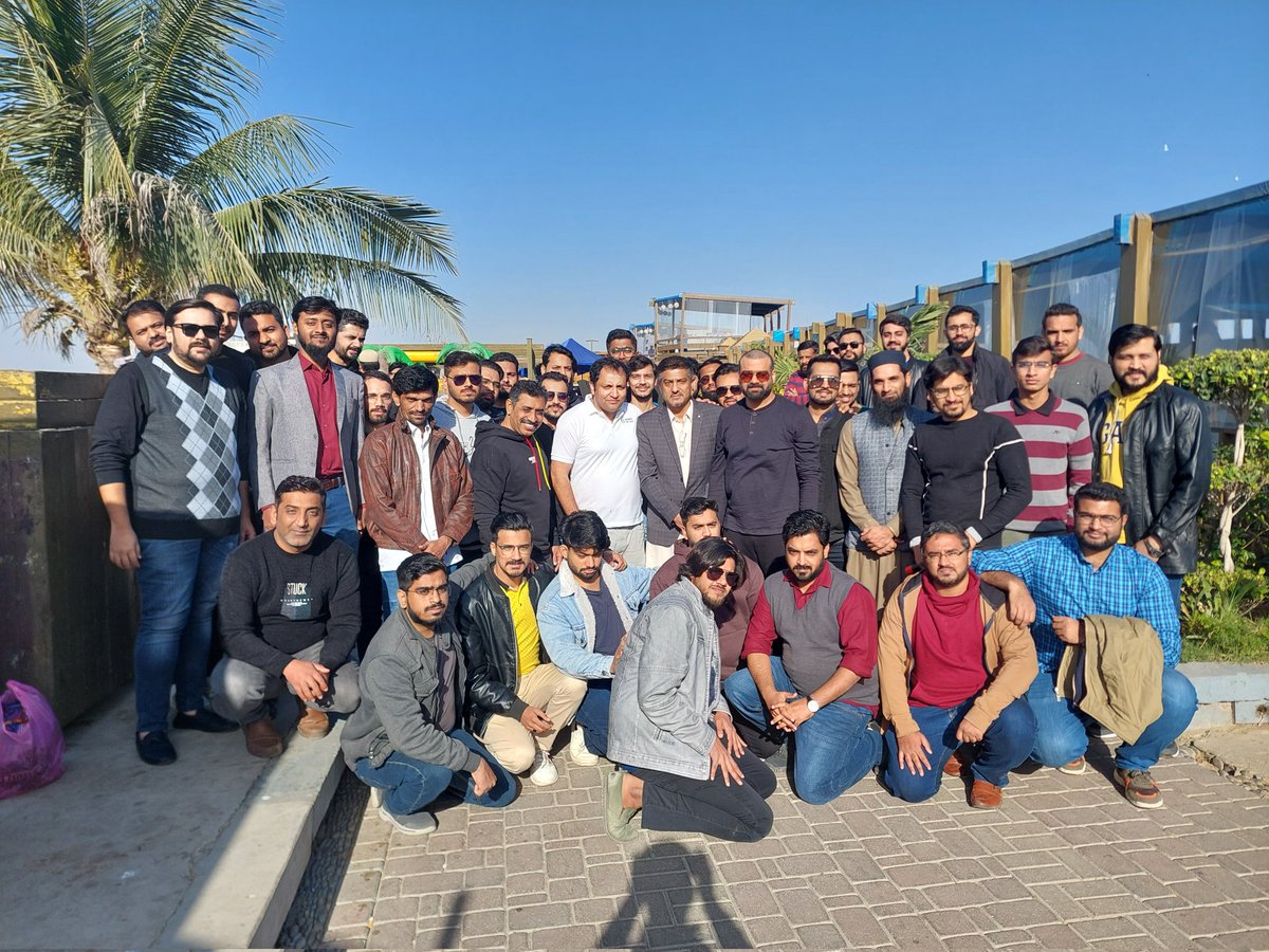 ruhayl's tweet photo. @sarmaayapk Karachi Meetup 2023 https://t.co/AFAbr92IvO