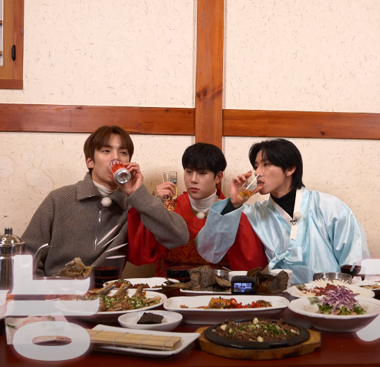 monstaxthirstyy's tweet photo. after years i think they've finally made up https://t.co/wu5dn6lZ2R