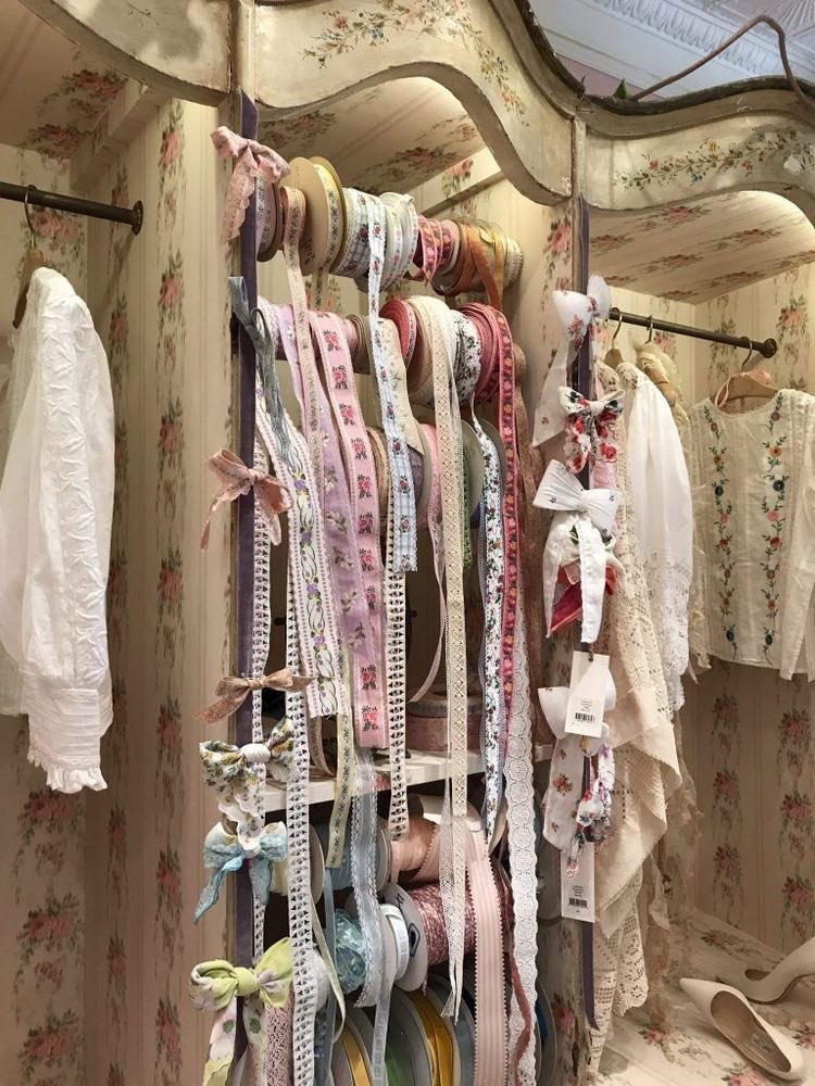 yvesease's tweet photo. pov: you’re a fashion design student. https://t.co/x0mzfBSSWH