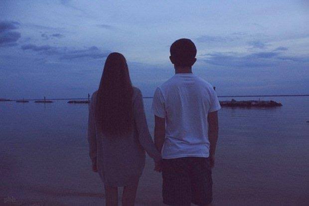 "Yalnız seni sevmişim hayatta. Yalnız seni seviyorum. Yalnız seni seveceğim..."
￼
Cemal Süreya, On Üç Günün