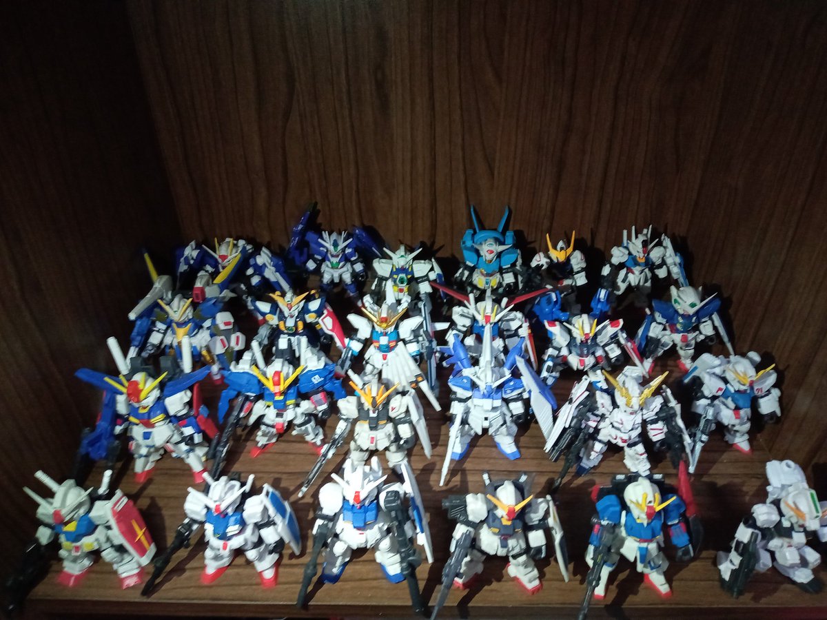 古いやつは白が褪せちゃいますね
飾り方を考えるだけでも楽しいです
#モビルスーツアンサンブル
#MSE新春企画