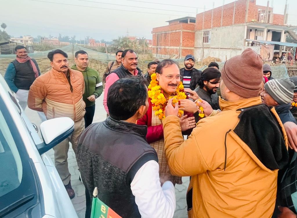 yogeshshuklabkt's tweet photo. आज कुर्सी रोड स्थित अवधपुरम कालोनी में आयोजित "जन चौपाल " कार्यक्रम मे उपस्थित होकर कालोनीवासियों की समस्याओ को सुनकर जल्द से जल्द निस्तारण करने हेतु आश्वास्त किया l

आप सभी से प्राप्त इस अपार स्नेह व अपनत्व के लिए हृदय की गहराइयों से आभार व्यक्त करता हूँ। https://t.co/8cGPnnGsMC