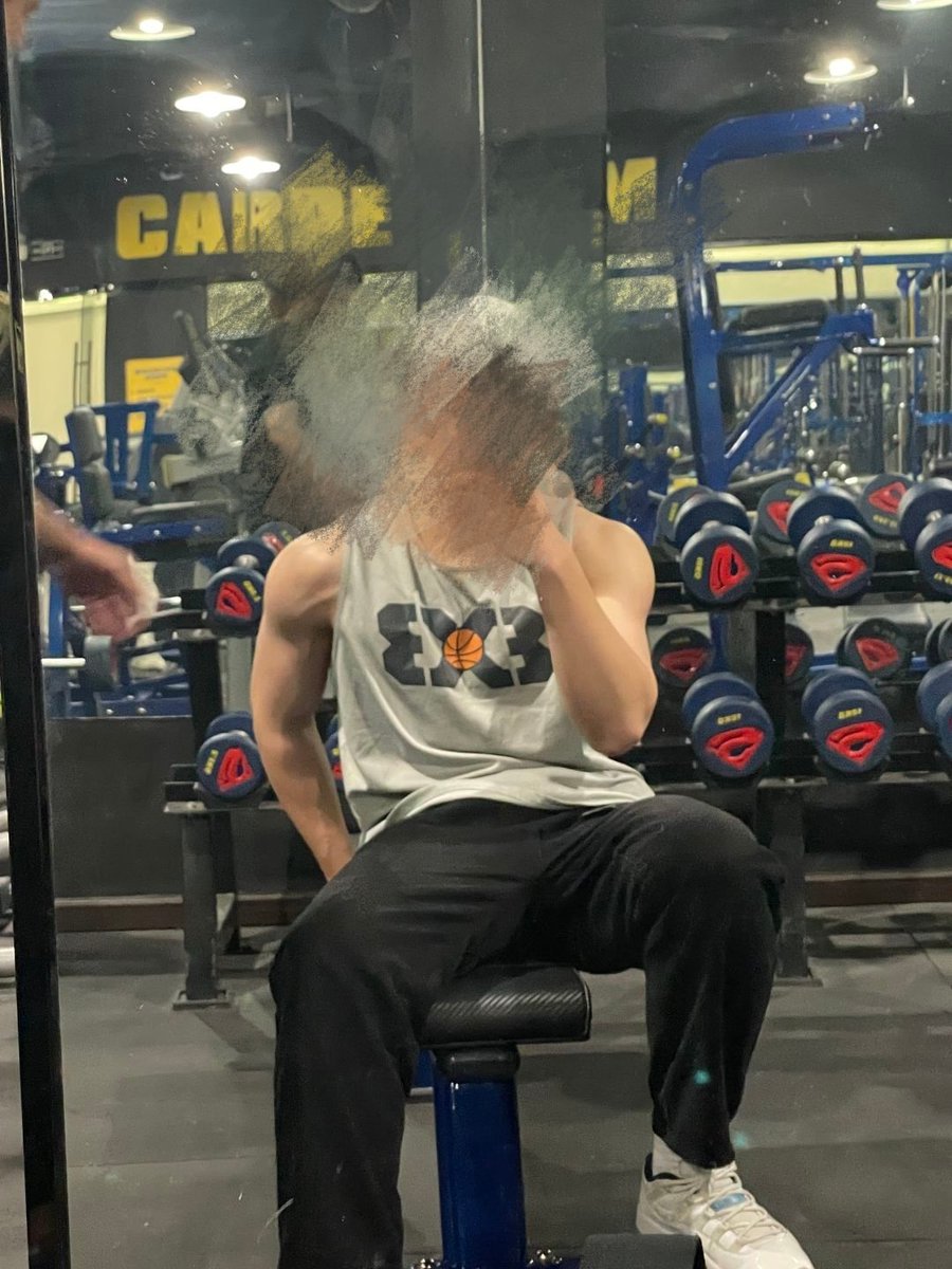 压力大且欲火焚身
（陈年老图了，现在肿了但没胖）

#天津 #男大学生 #想成为男菩萨