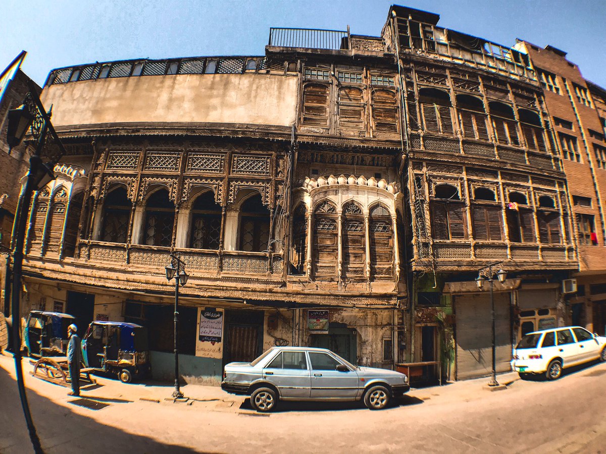 Oldpeshawar's tweet photo. Bazaar e Kalaan, Peshawar in 2022 and 1994 https://t.co/WtdeDT3ebf