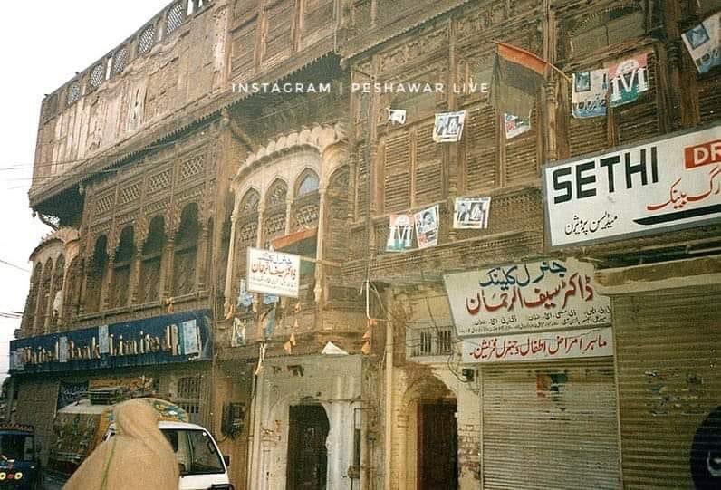 Oldpeshawar's tweet photo. Bazaar e Kalaan, Peshawar in 2022 and 1994 https://t.co/WtdeDT3ebf