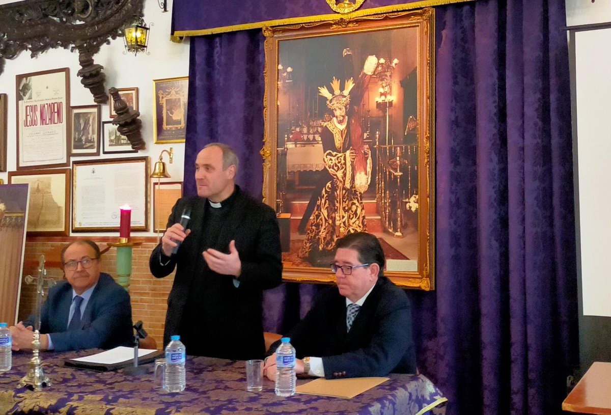 7 hermanos de nuestra Hermandad acudieron a la jornada de formación de cofrade organizada por la Agrupación de Cofradías, Hdades y Corporaciones Bíblica.

Fueron unas horas muy enriquecedoras e instructivas para todos. Felicitar a nuestra Agrupación por dicha organización.