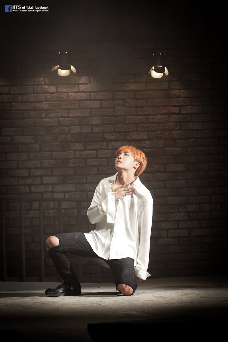 happylulux2's tweet photo. I vote #BTSArmy as #BestFanArmy of @BTS_twt #iHeartAwards 2023

2017   BTS_official 
[홉생일ㅊㅋ]
보고 싶다.... 너의 사진을 보고 있어도 보고 싶....은 제이홉의 지난 1년 ^♡^ https://t.co/NOOMpTOEo2