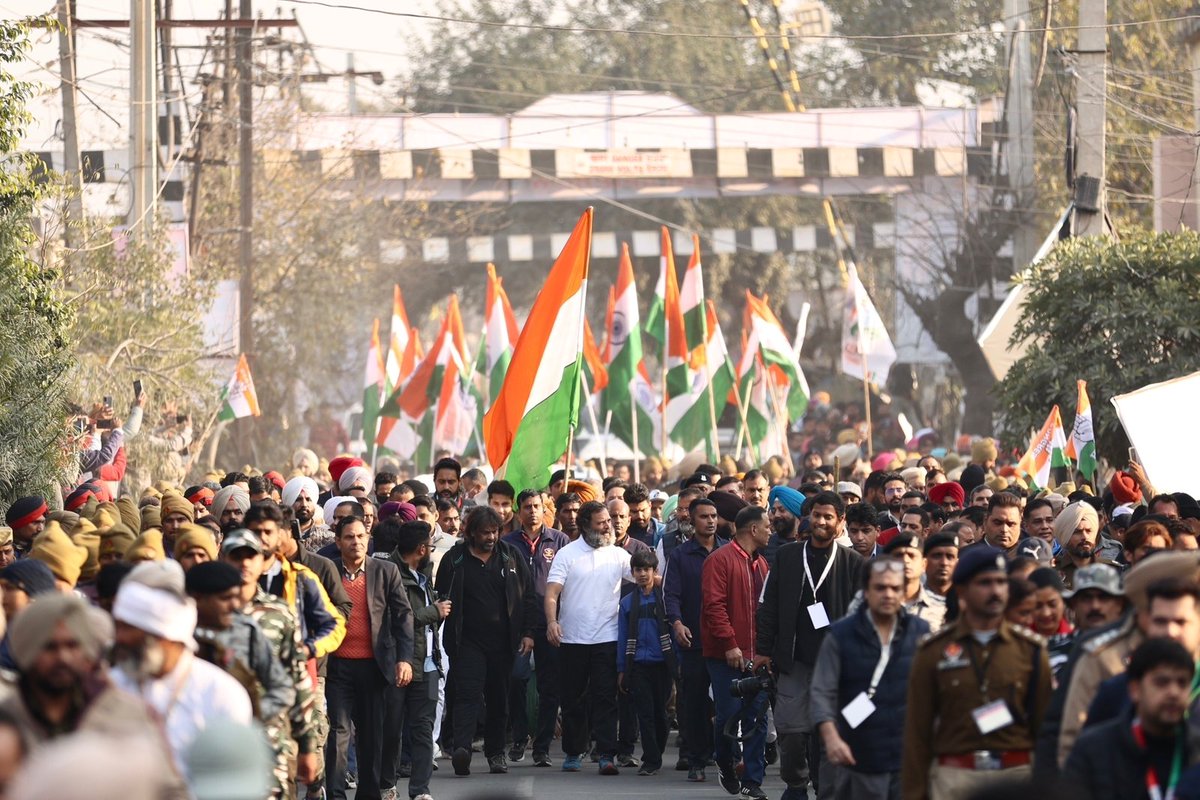 srinivasiyc's tweet photo. पंजाब की सड़कों पर मोहब्बत का कारवां अपनी मंजिल की ओर लगातार आगे बढ़ रहा है 💕 https://t.co/5GeYEL9euW
