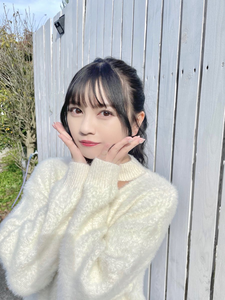 tws_nanase's tweet photo. MVの衣装〜 まっしろ🐶🐩🤍 https://t.co/ayn4FsHOWt