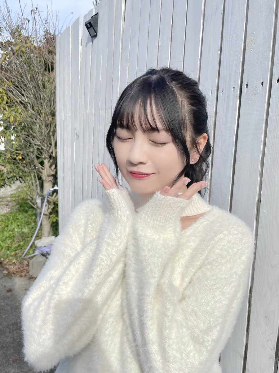 tws_nanase's tweet photo. MVの衣装〜 まっしろ🐶🐩🤍 https://t.co/ayn4FsHOWt