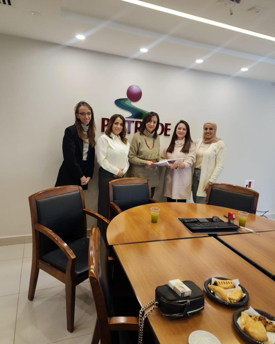 من توقيع مذكرة التفاهم بين جمعية أصالة ومركز التجارة الفلسطيني - Paltrade. 
إذ تهدف هذه المذكرة إلى تمكين وتعزيز وصول صاحبات الأعمال الفلسطينيات من عضوات جمعية أصالة إلى خدمات سوق التصدير التي يقدمها المركز لخدمة النساء وتمكينهن من النهوض بمشاريعهن وفتح الأسواق الخارجية أمامهن.