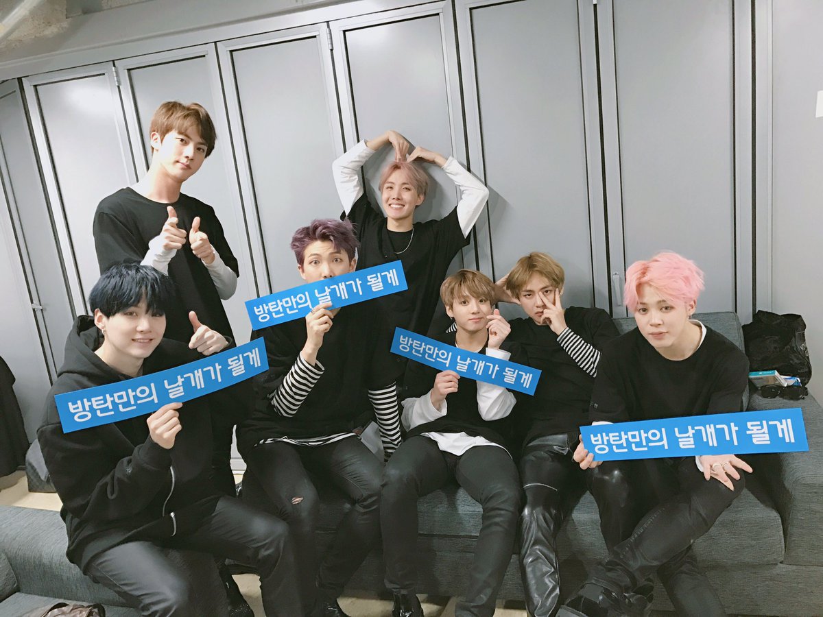 happylulux2's tweet photo. I vote #BTSArmy as #BestFanArmy of @BTS_twt #iHeartAwards 2023

2017   BTS_official 
아미는 방탄의 날개✨ 방탄은 아미의 날개✨✨ The Wings Tour! 오늘부터 아미들을 향한 비행 시작합니다✈️ https://t.co/vQ4C0UAN09