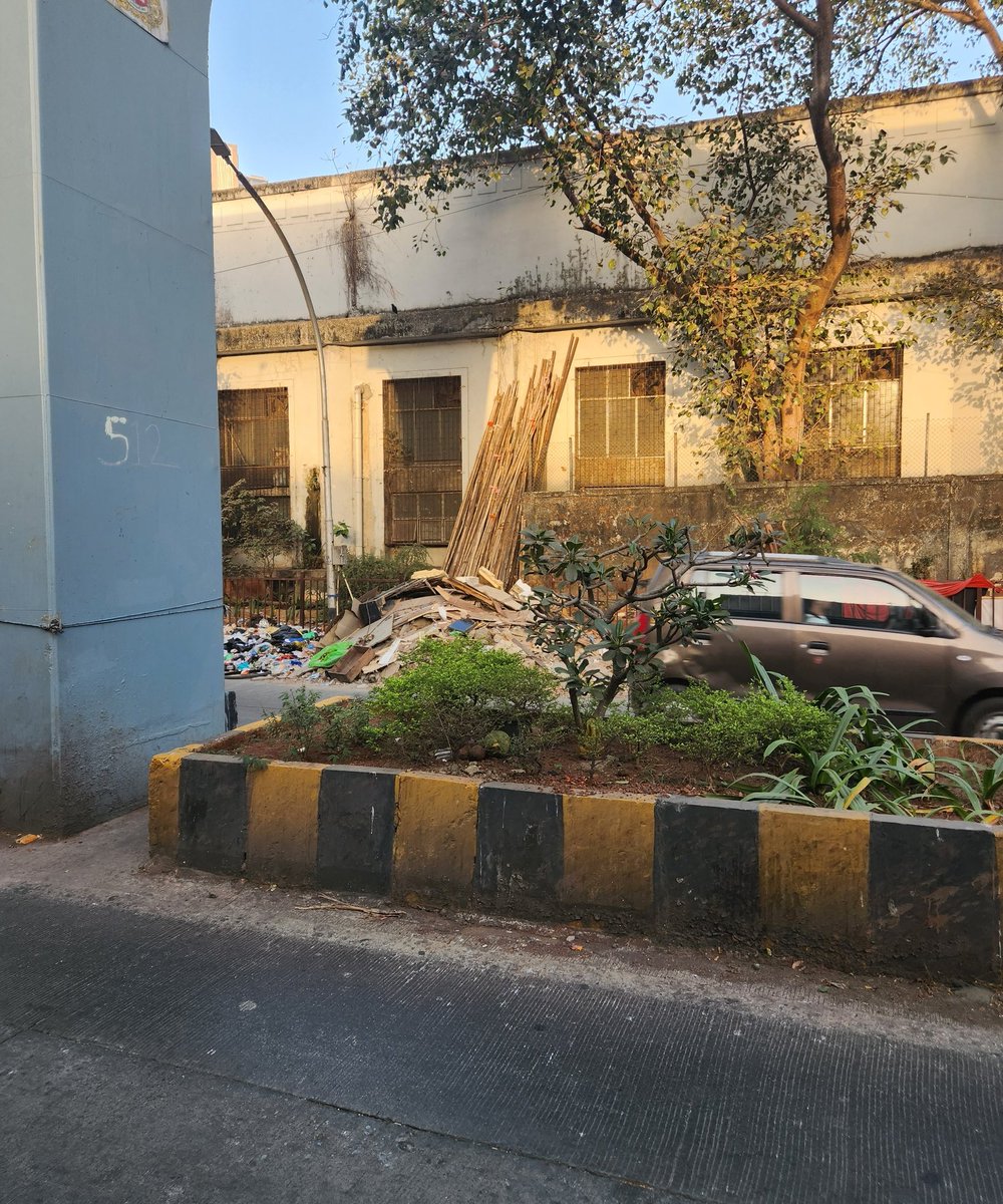 milindantani's tweet photo. @mybmc 
GD Ambekar Marg /Katrak Road ......Just before Wadala Ram Mandir Traffic signal. The road has become so dirty with such materials lying on road for many days. Something needs to be done urgently . https://t.co/03LqYIH0rL