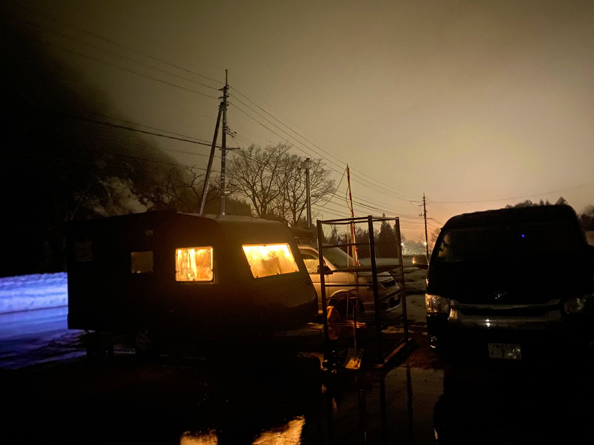 kaachan_vanlife's tweet photo. 今夜のトレーラーバンライフ🚐🏕️
#車中泊  #vanlif #キャンピングトレーラー https://t.co/RezWHpzkoW