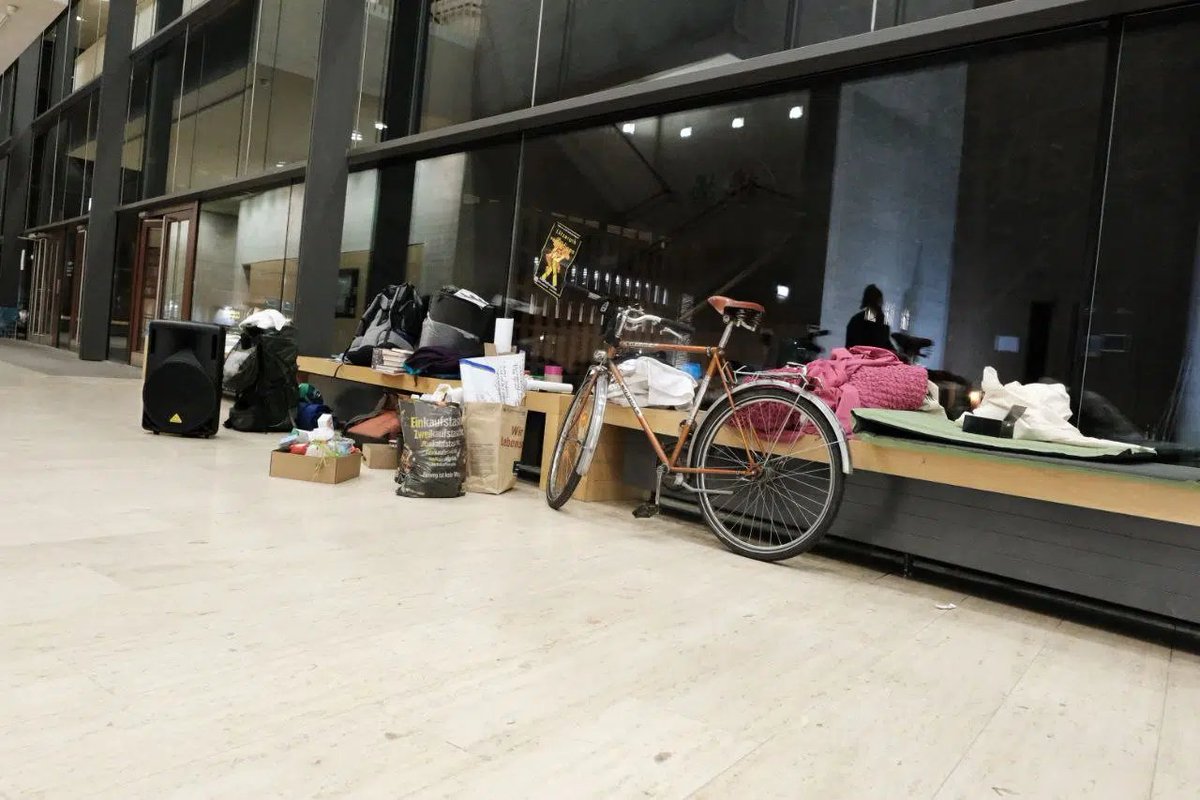 LIZ_de's tweet image. Hallesche #Unibesetzung beendet: Aktivisten stimmen Einigungsvorschlag zu 

Zum Artikel: l-iz.de/politik/engage… via @LIZ_de 

#Universität #HalleSaale #Halle @UniHalle