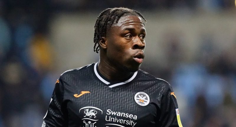 ClaretXtra's tweet photo. 🚨🗞️| Burnley are close to landing the signing of striker Michael Obafemi, after submitting a third bid of around £3m to Swansea City.

[@reluctantnicko] 

#TwitterClarets | #Swans https://t.co/Ij7o4TXNEh
