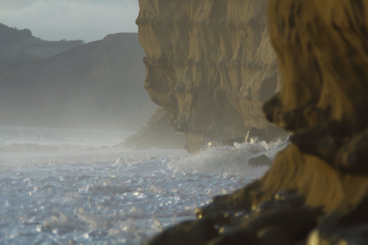 RumyanaW's tweet photo. GM and Happy Sunday!
Light always follows stormy weather at Jurassic Coast! โ๏ธ๐ค๏ธ๐
#sea #seascape #storm #weather #waves #nature #ocean #jurassiccoast #rockcliffs #landscapephotography #seascapephotography #NFTCommunity https://t.co/Sx0dQdXzZz