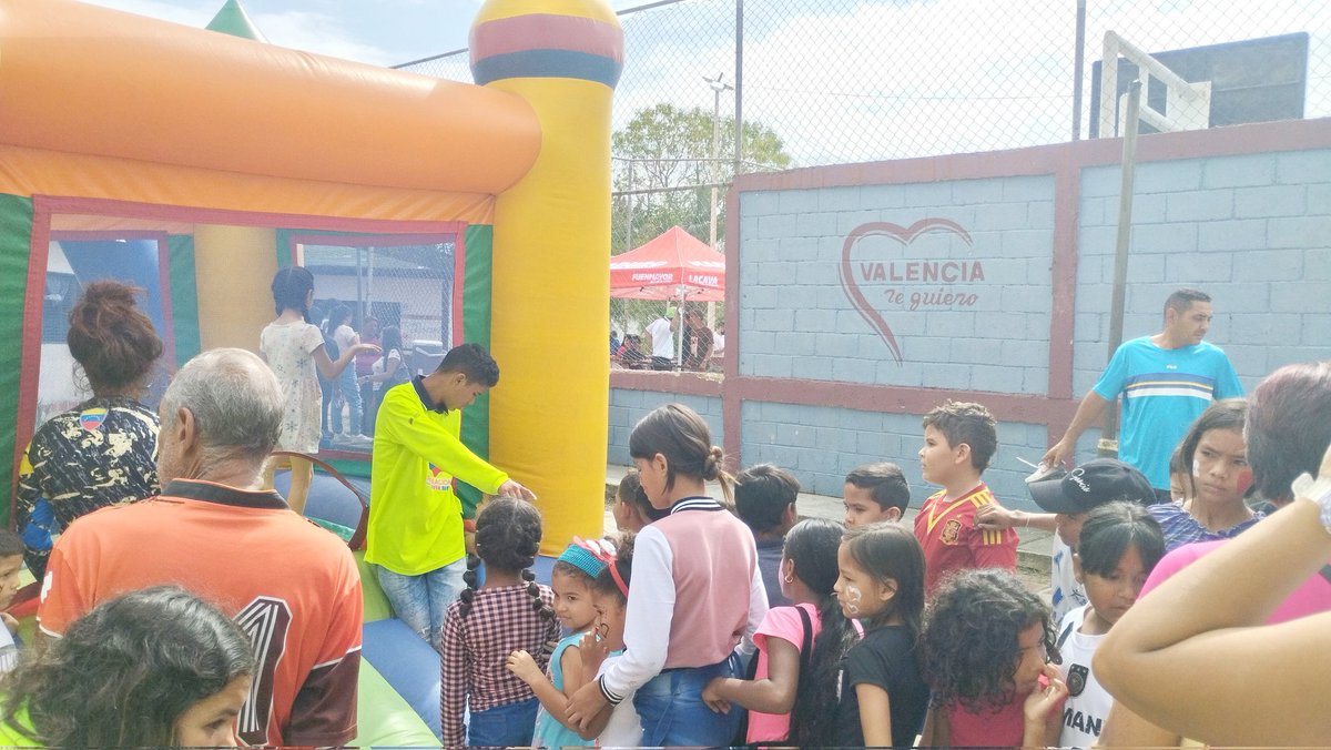 ConcejalDavidF's tweet photo. En fotos:

Así se desarrollo el Plan Social Comunitario en Santa Inés.

#UnSoloGobierno
@NicolasMaduro
@FidelVsquezPSUV
@jcfuenmayor

#AquiNadieSeRinde https://t.co/CzYtRr7E4Y