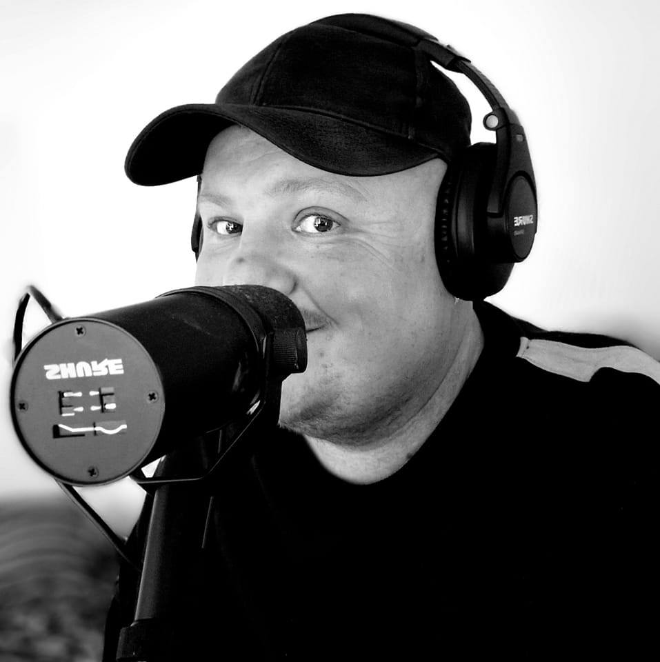 JamiePiper18's tweet photo. Back doing what I love best #music #ElvisPresley #WALES #entertainment #shure #studio @shure @AppleMusic @AmazonMusicUK @npcityradio https://t.co/6pAzOZksLA
