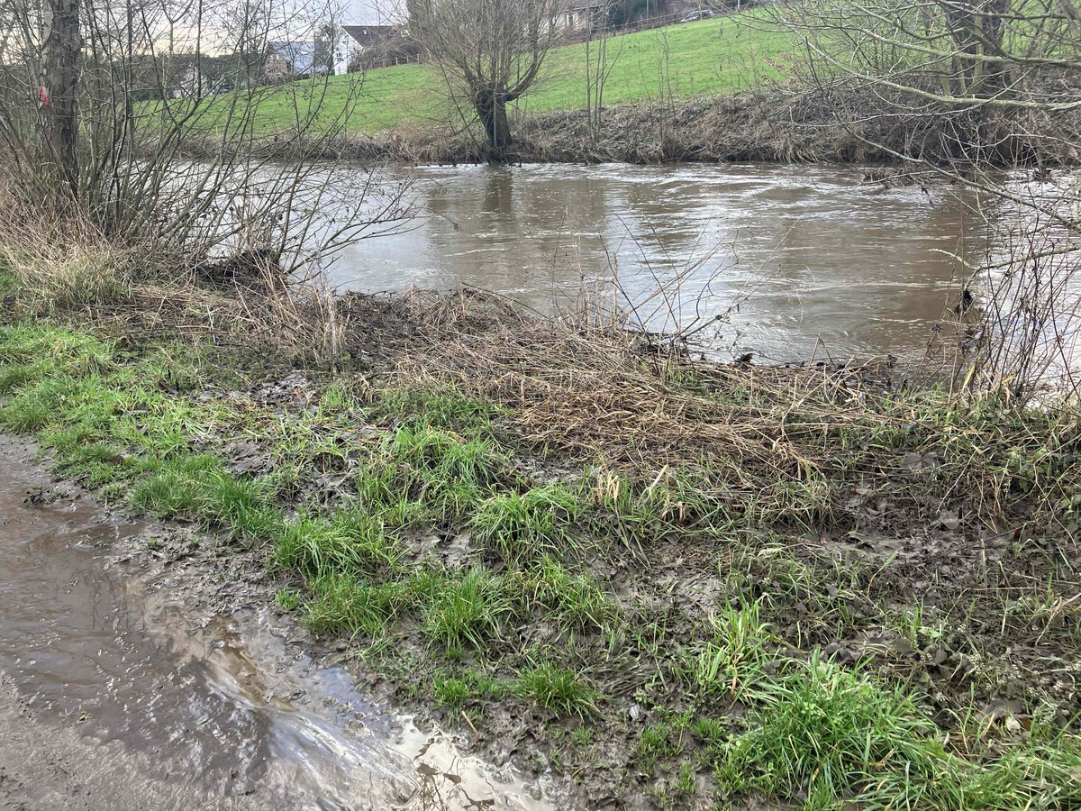 Hochwasser: Mit #IoT und #LoraWAN lassen sich dafür heute  günstige Lösungen realisieren. Doch wenn damit wirklich gewarnt werden soll, ist eine hohe Zuverlässigkeit aller beteiligten IT-Systeme erforderlich. <a href="/FraunhoferLemgo/">FraunhoferLemgo</a> testet das gerade im Realeinsatz. #futurecitysolutions