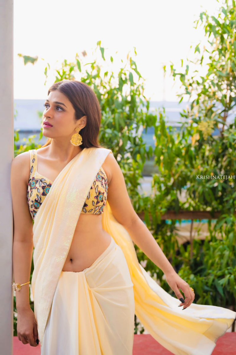 CinemaUpdates7's tweet photo. Gorgeous @shraddhadas43 latest clicks 😍❤

She looks stunning in saree 💫

Happy Sankranti everyone 😊

#Shraddhadas https://t.co/xKtNU6n9D8