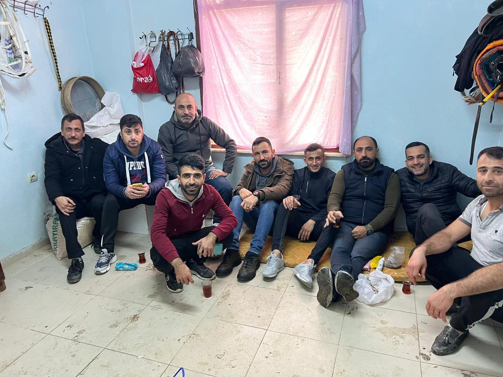Seyis, jokey, at sahibi, antrenör, menajer yani sektör paydaşları kardeştir. Bakınız. <a href="/erkus_sezgin/">Sezgin Erkuş</a> <a href="/melik_erkus/">Melik Erkuş</a> <a href="/hismancizik/">Hışman Çizik</a> <a href="/mahsun_erkus/">Mahsun ERKUŞ</a> <a href="/MUSTAFAKAYKAC2/">MUSTAFA KAYKAÇ</a> Canımız ciğerimiz 
SAMET ERKUŞ