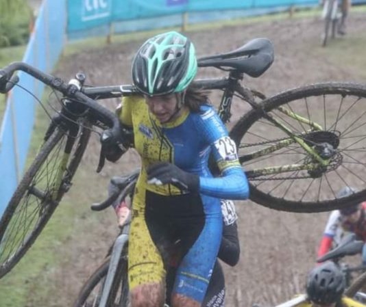 Très bonne place d'Alizéa hier au  championnat de France de cyclo-cross à Bagnoles de l'orne. Malgré une crevaison à la mi-course elle fini 23ème chez les U17. 👏👏👏