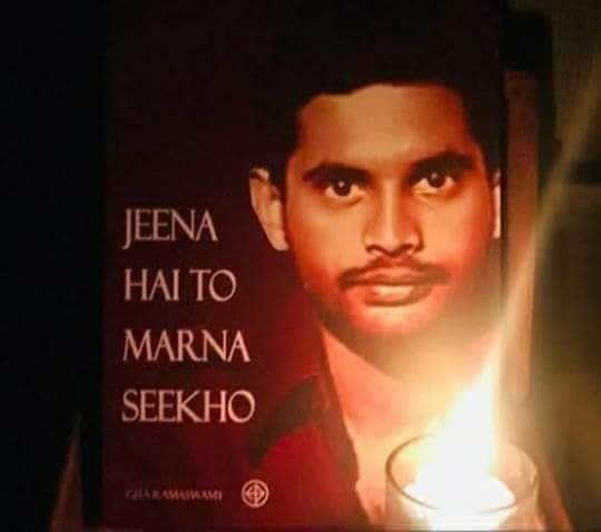 PDSU_22's tweet photo. ఆధిపత్య రాజకీయ, శక్తులతో రాజీలేకుండా పోరాడుతూ అమరత్వం పొందిన ఉస్మానియా యూనివర్సిటీ క్రాంతిధార "జార్జ్ రెడ్డి" జయంతి.
#జోహార్ #జార్జిరెడ్డి ✊🏿
#जीना है तो मरना सीखो कदम कदम पर लड़ना सीखो ✊
#pdsu_secunderabad
#pdsu_siricilla
#Pdsu4change #GeorgeReddy #76thBirth_anniversary https://t.co/2K0tBKiZTs