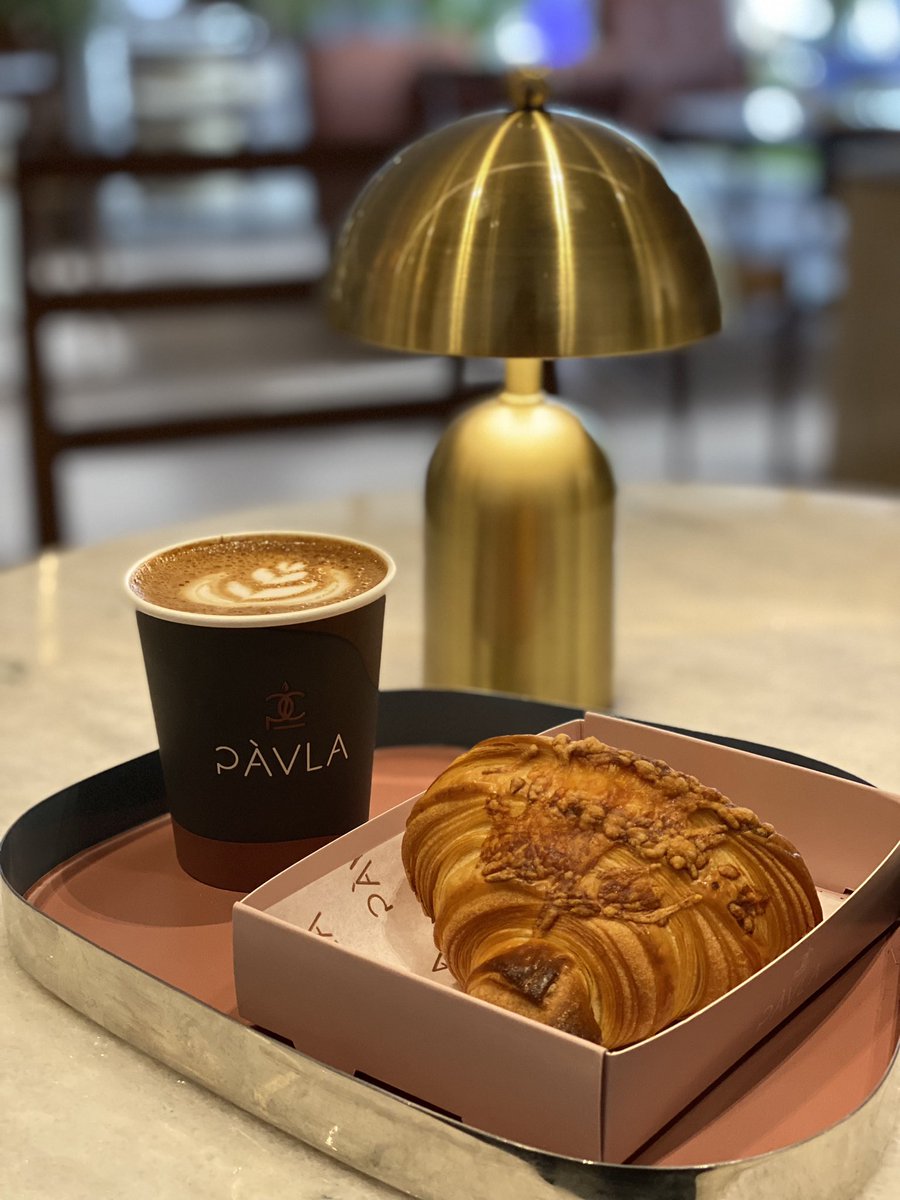 evening_riyadh's tweet photo. Pavla speciality coffee
📍جديد حي الريان 

مكان جميل والاطلالات روعه 
يقدم قهوة مختصة وبيكري 
بدون موسيقة 
جلسات داخليه وآوت دور بسيط 
جلسات مريحة | قهوتهم ممتازة 
مناسب للعمل 👌🏻الخدمة ذاتيه https://t.co/vF7Cxz55Ef