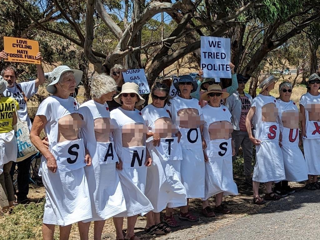 JKDoddridge's tweet photo. Women baring their breasts in protest at the #tdu2023 are arrested.... Molly Meldrum baring his bottom is just "a big larrikin".....

Another example of double standards...

#auspol #womensrights #womenfightback #savetheworld #freespeech https://t.co/KPSCT3LNeo