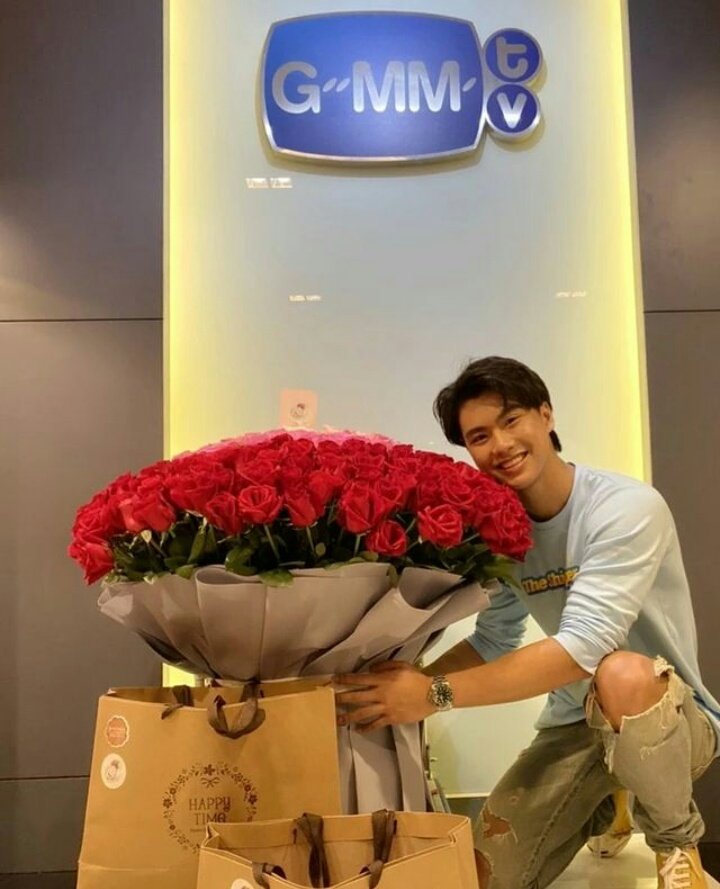 My baby 😭😭😭😭 ohmpawat my source of happiness I miss you I can't wait to see you tonight 🧡😌 take care 
#ohmpawat