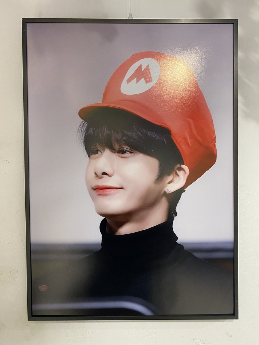 manzzang's tweet photo. 3. 러빈허 플라워 카페
@PremierAmour94
#형원이라는_다채로운빛깔의_따스한겨울
#나의_첫사랑_형원

나눔 꼬옥 받고싶었지만,,, 장렬히 실패..^_ㅠ 내 주변 번호는 다 나와서 더욱 아쉬웠던,, 하지만 나눔도 많았구 사장님 친절하셨다! 쥬얼 형원이랑 너무 잘 어울렸구,, 액자 진짜 눈호강 레전드,,🥰 https://t.co/qdNobLwOwM