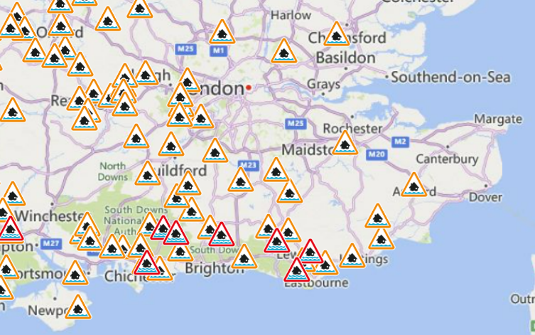 EnvAgencySE's tweet photo. 9.10am, Sunday

A number of flood warnings and alerts are in place across the South East:

🔴 Flooding is expected
🟠 Flooding is possible 

You can check the latest and what else you can do at https://t.co/H5MiPb4uXn or on Floodline: 0345 988 1188.
#Floodaware #Weather #M25 https://t.co/BczqajDPpp