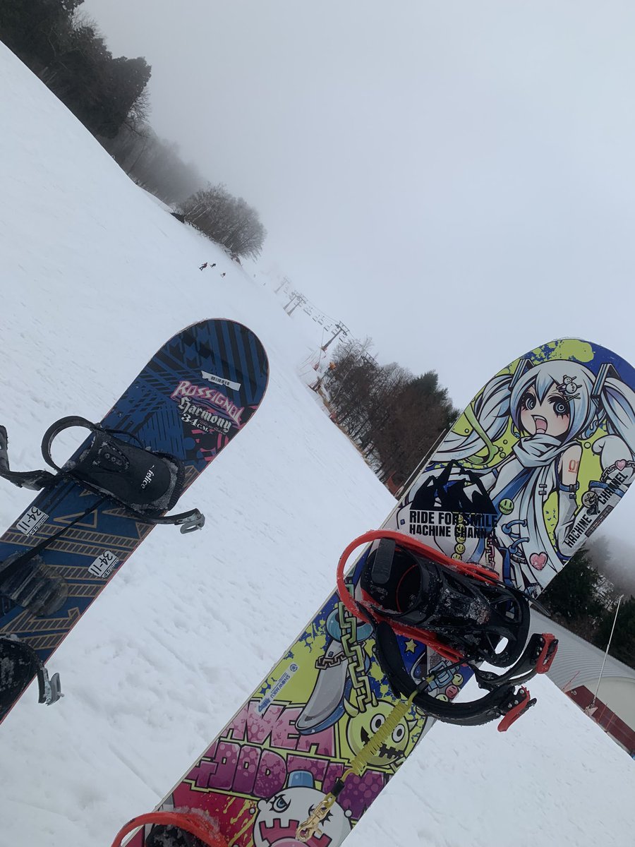 mamesan_osu's tweet photo. 初の自力ハチ北！！
遠かったけど最高だったー！！
日帰りで来れることがわかったから、これからはもっとお邪魔します😁

悪天候様のおかげでえげつない雪でした笑
全身ビッショビショで最高🙌

#ハチ北
#スノーボード
#雪ミク https://t.co/GVRLUxXf8S