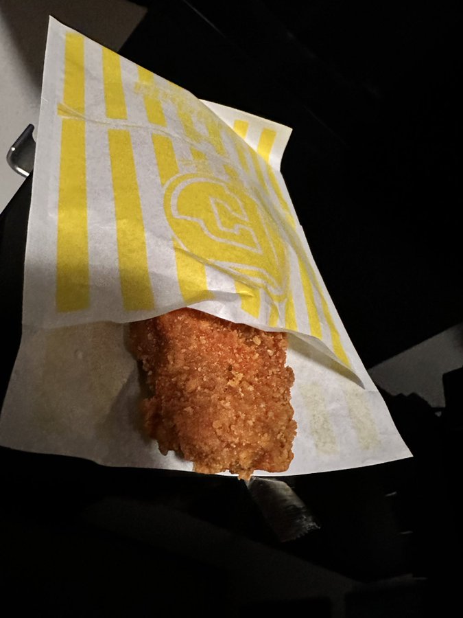 ファミマの新商品の味がディズニーのスモークターキーレッグの味 に似てるってマジ マジじゃん 思わず声が出ちゃいましたwwwええええええ ってw ファミチキがまるでディズニーのアレ いまトピ