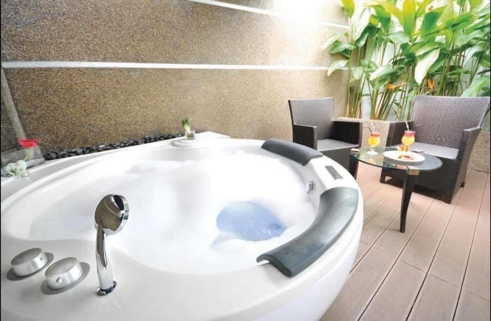 Boutique hotel menarik di Melaka rate serendah RM115/night 😍🤩

Berbaloi dah ni. Bilik siap ada jacuzzi lagi. Lokasi hotel sangat strategik sebab dekat dengan Jonker Street, Taming Sari Tower dan Dataran Pahlawan. 

📍The Sterling Boutique Hotel, Melaka