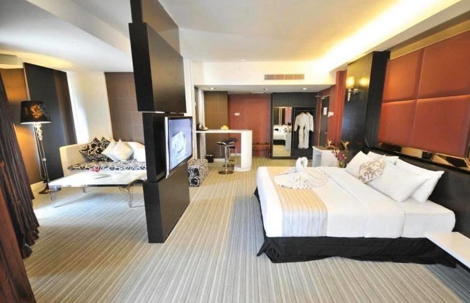lokalisstay's tweet photo. Boutique hotel menarik di Melaka rate serendah RM115/night 😍🤩

Berbaloi dah ni. Bilik siap ada jacuzzi lagi. Lokasi hotel sangat strategik sebab dekat dengan Jonker Street, Taming Sari Tower dan Dataran Pahlawan. 

📍The Sterling Boutique Hotel, Melaka https://t.co/zMiFFtWfxO